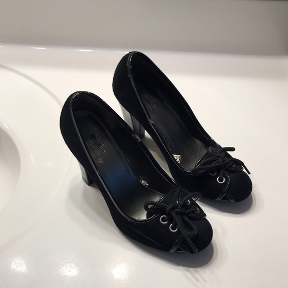 Shoes - Chic Black Women's Heels with Bow Accent